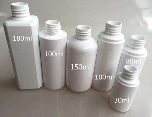 木製のタケ帽子が付いているプラスチック化粧品セットのびんのスキン ケアの水差しをかわいがりなさい