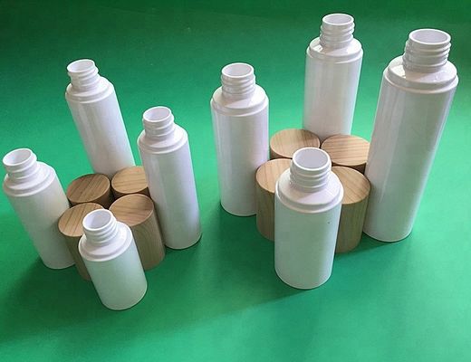 ペット木製のタケ帽子が付いているプラスチック化粧品の乳剤のびんのスキン ケアの水差し