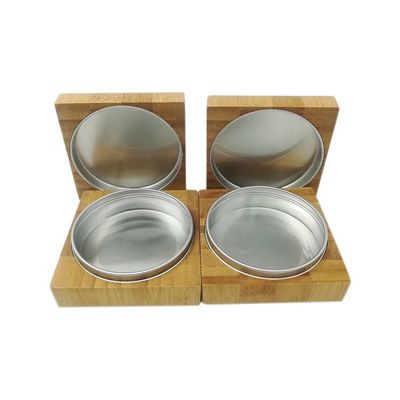 空の化粧品はタケ カバー/アイ シャドウの粉が付いているアルミニウム容器を震動させる