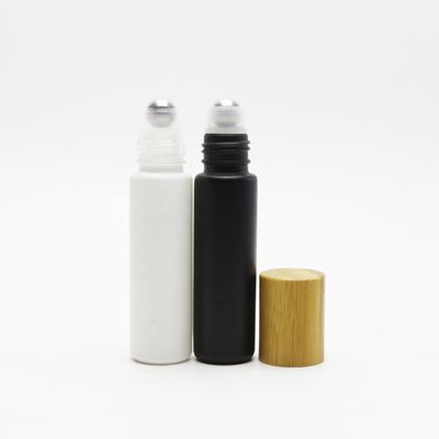 ガラス精油のびんの5ml 10mlのタケ化粧品ロールはカスタマイズされて香りをつける